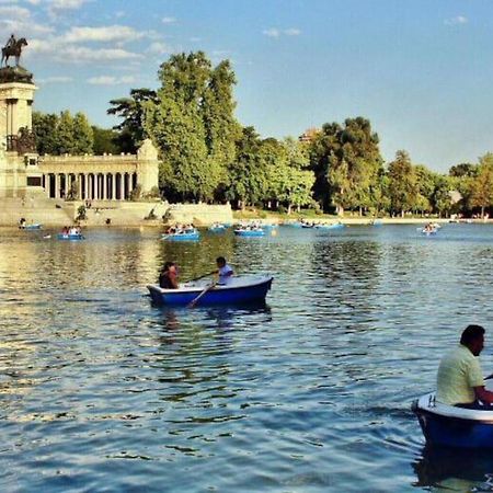 Por Los Pasos De Goya, Parque Retiro Madrid Extérieur photo