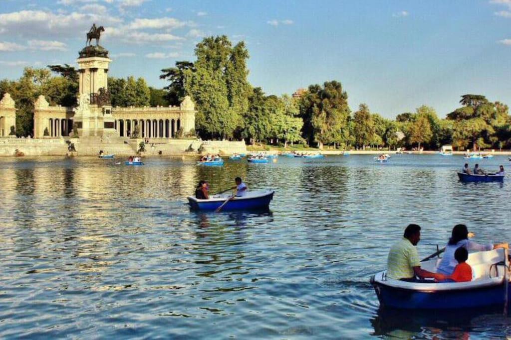 Por Los Pasos De Goya, Parque Retiro Madrid Extérieur photo